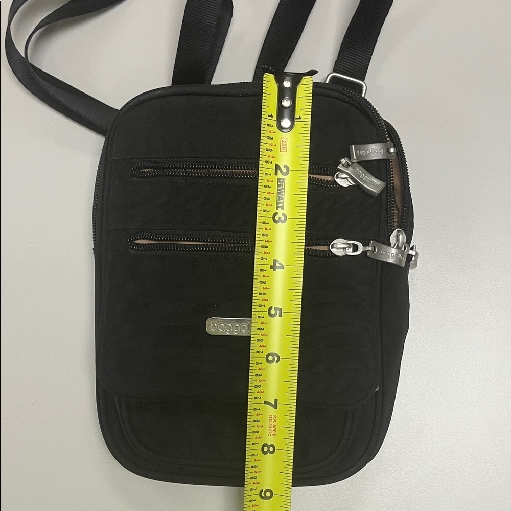 Baggallini Black Messenger Bag unisex item - Picture 11 of 13